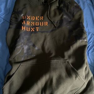 DARK GREEN UNDER ARMOUR SWEATSHIRT